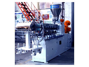 Compounding Twin-Screw Extruder